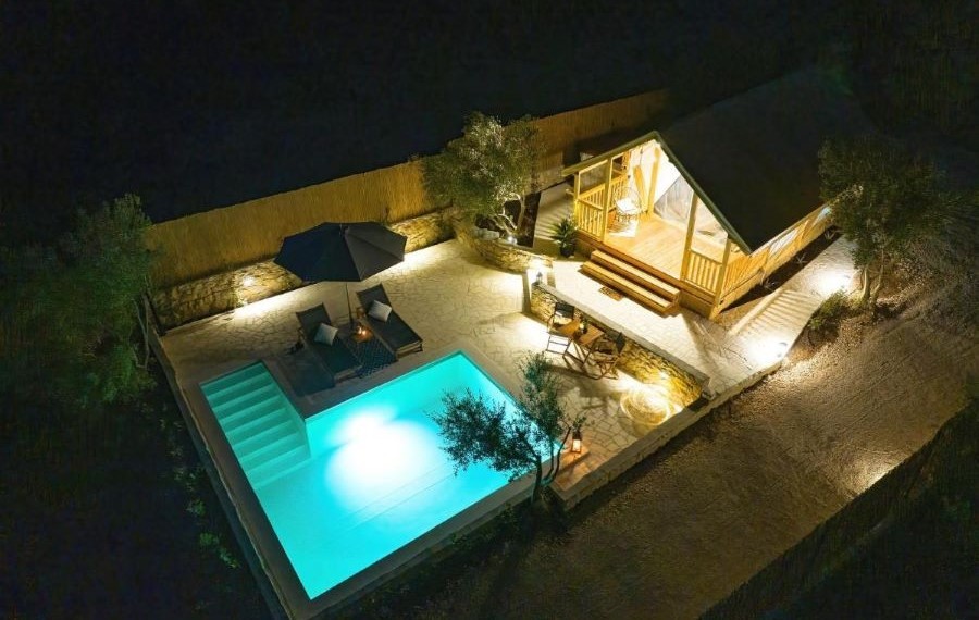 Glamping šator pored bazena